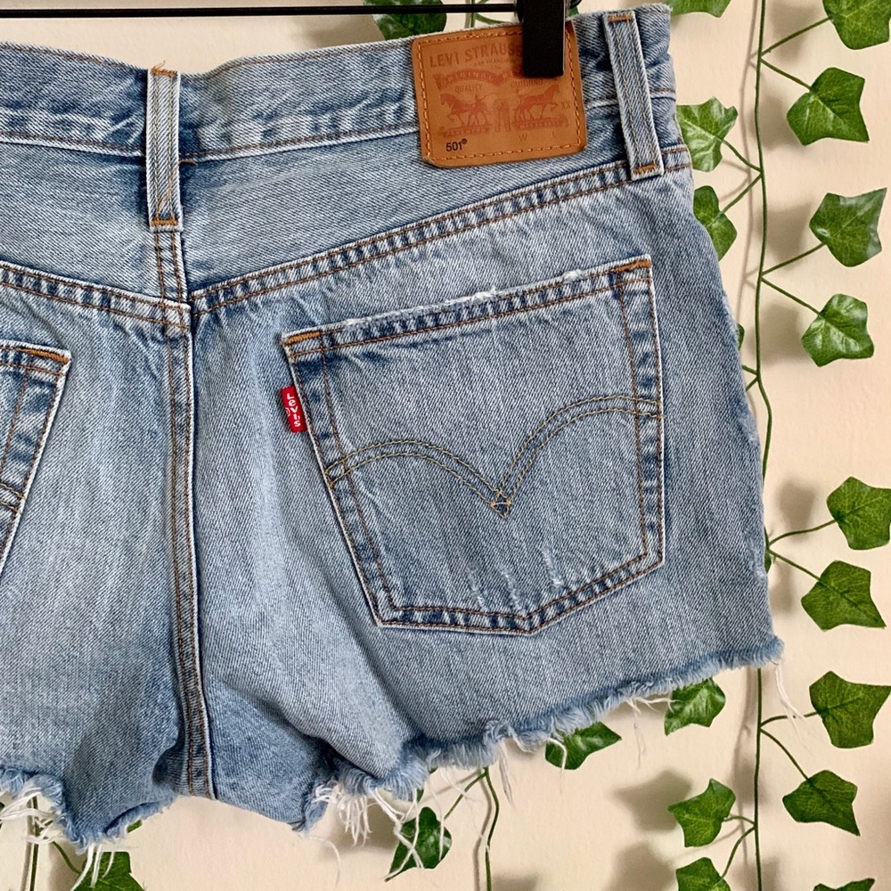 Levi’s Mid Rise Light Denim Super Distressed Shorts 29”